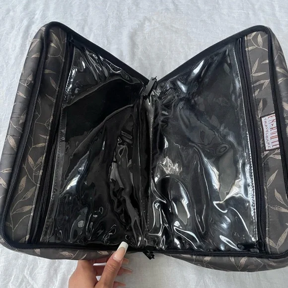 Toiletries Bag - Picture 5 of 5